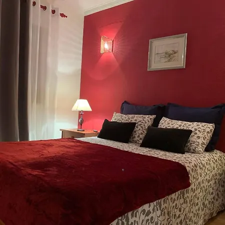 2 Bedrooms With Wifi At * Sesimbra