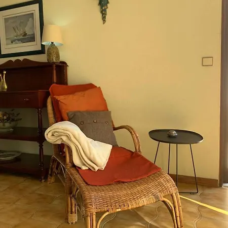2 Bedrooms With Wifi At Lejlighed Sesimbra