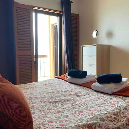 2 Bedrooms With Wifi At * Sesimbra