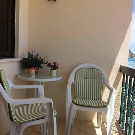 2 Bedrooms With Wifi At Lejlighed Sesimbra